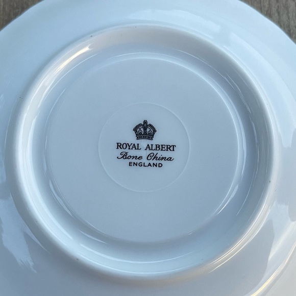 Royal Albert 25th Anniversary Series Bone China Cup and Saucer Set - Picture 12 of 14